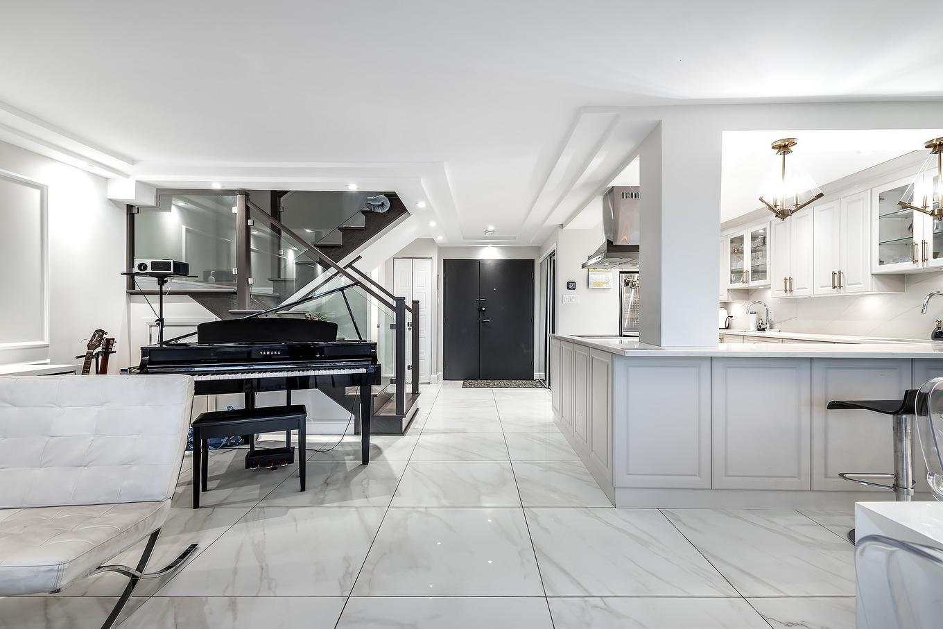 Salon - 905-5790 Av. Rembrandt, Côte-Saint-Luc, QC - Indoor Photo Showing Kitchen