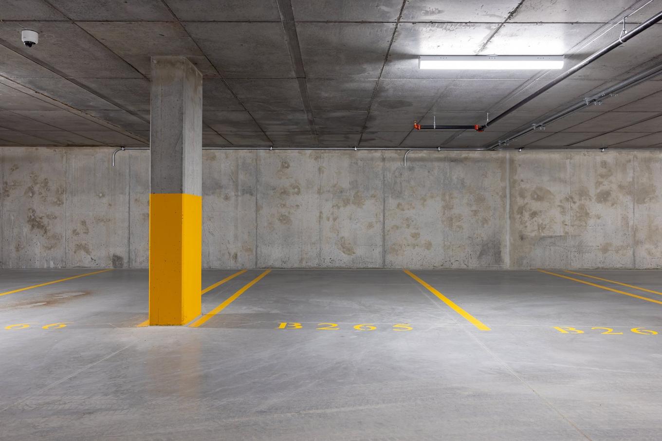 Garage - 1006-1000 Rue André-Prévost, Montréal (Verdun/Île-Des-Soeurs), QC - Indoor Photo Showing Garage