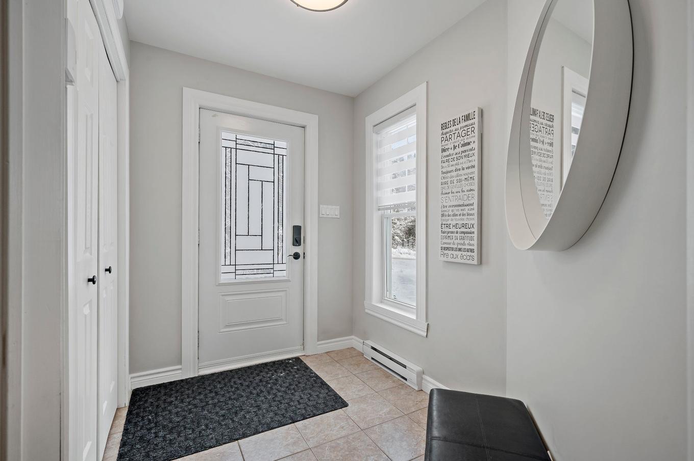 Hall d'entrée/Vestibule - 79 Ch. De La Baie, Mont-Blanc, QC - Indoor Photo Showing Other Room