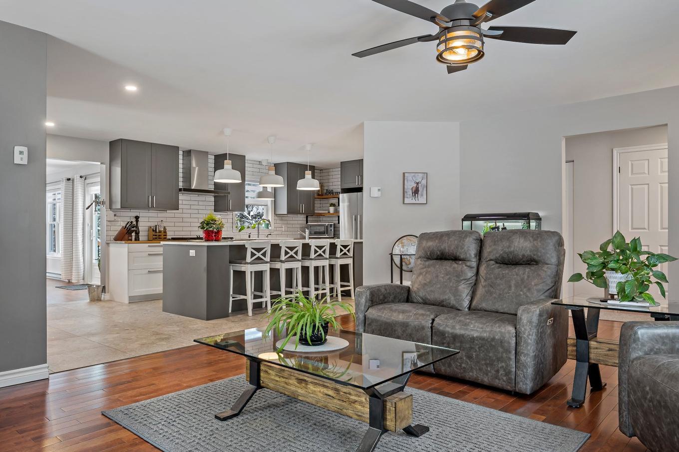 Salon - 79 Ch. De La Baie, Mont-Blanc, QC - Indoor Photo Showing Other Room