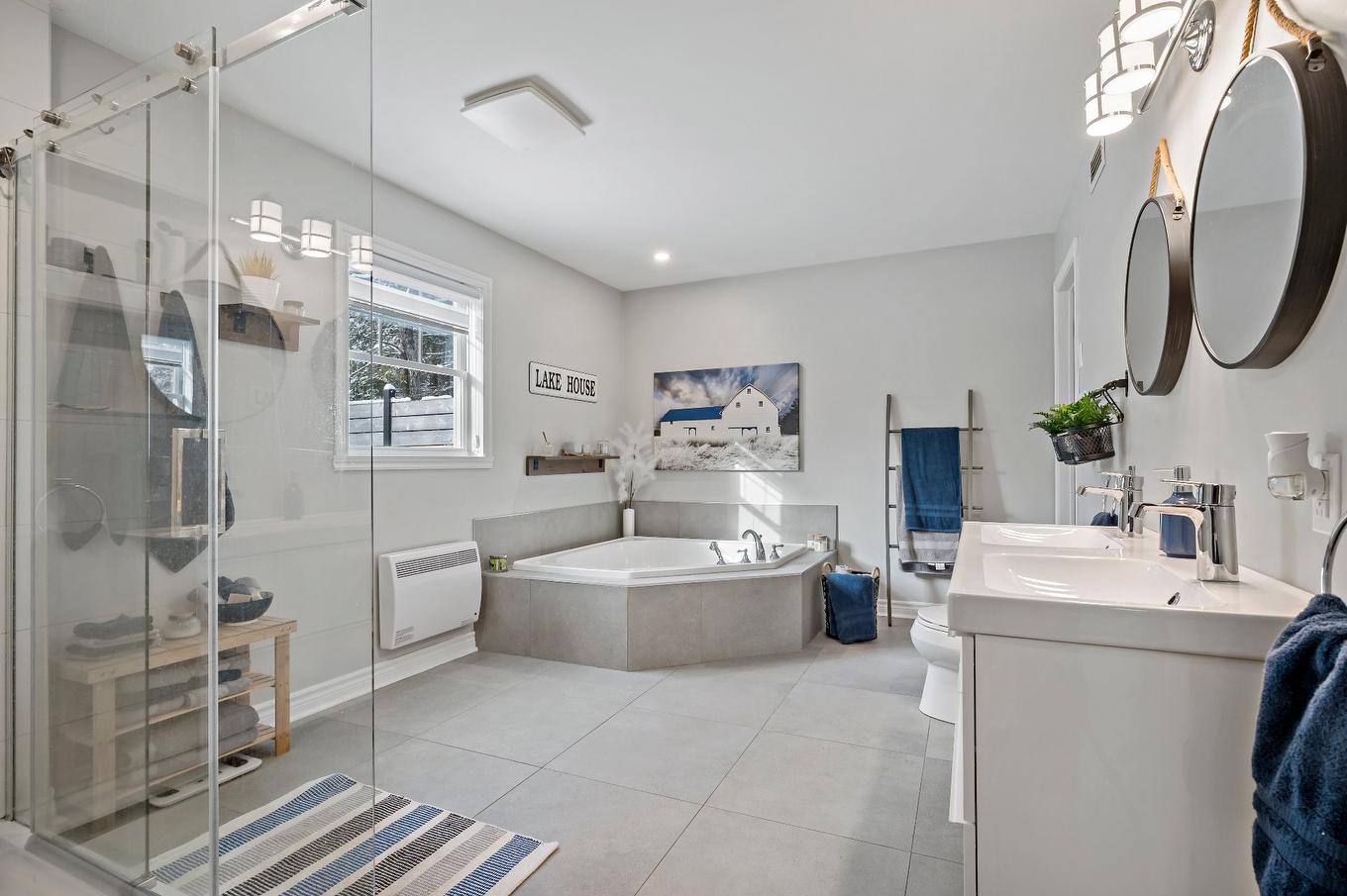 Salle de bains - 79 Ch. De La Baie, Mont-Blanc, QC - Indoor Photo Showing Bathroom