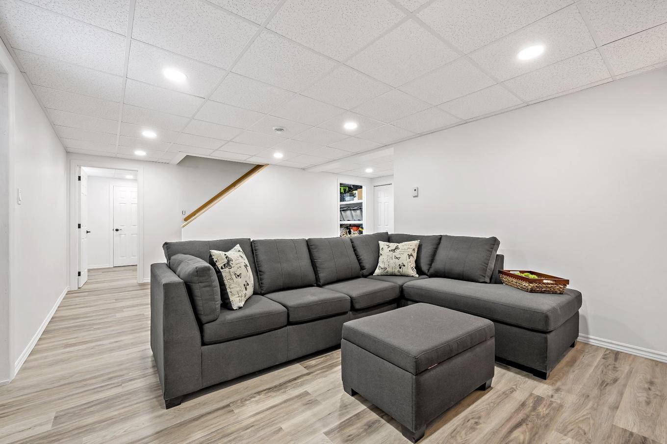 Salle familiale - 79 Ch. De La Baie, Mont-Blanc, QC - Indoor