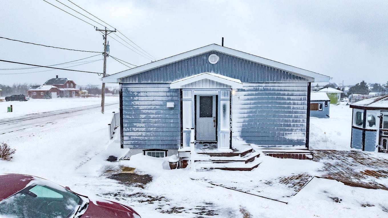 Exterior entrance - 480 Ch. Des Caps, Les Îles-De-La-Madeleine, QC - Outdoor