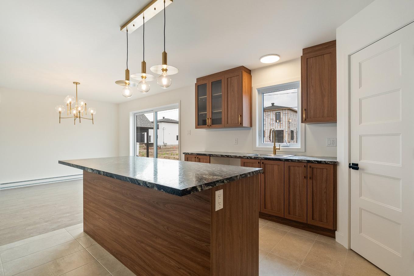 Kitchen - Rue Françoise-Giffard, Québec (La Haute-Saint-Charles), QC - Indoor Photo Showing Kitchen