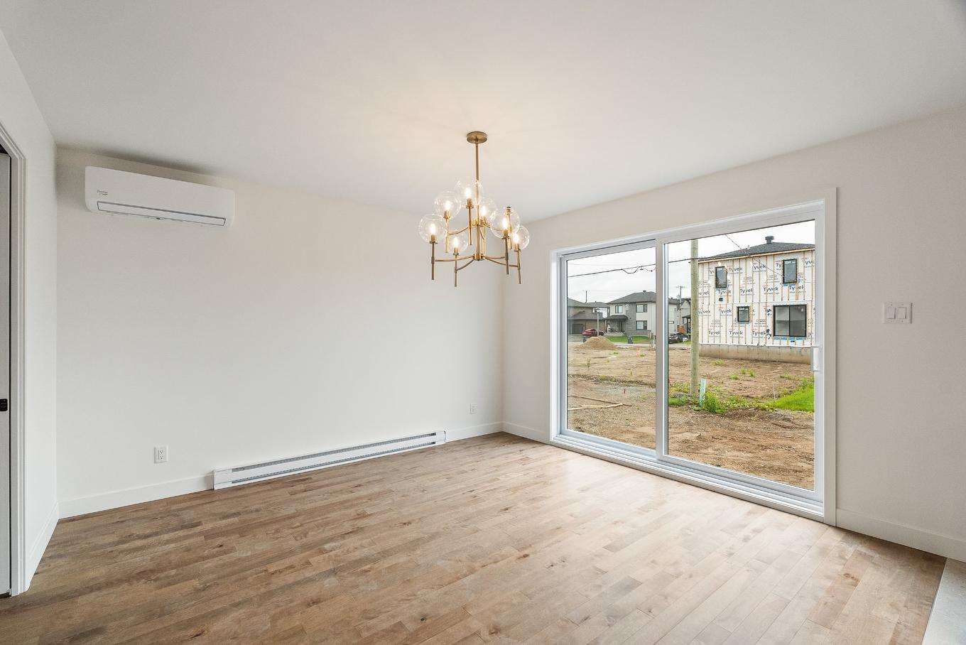 Dining room - Rue Françoise-Giffard, Québec (La Haute-Saint-Charles), QC - Indoor Photo Showing Other Room