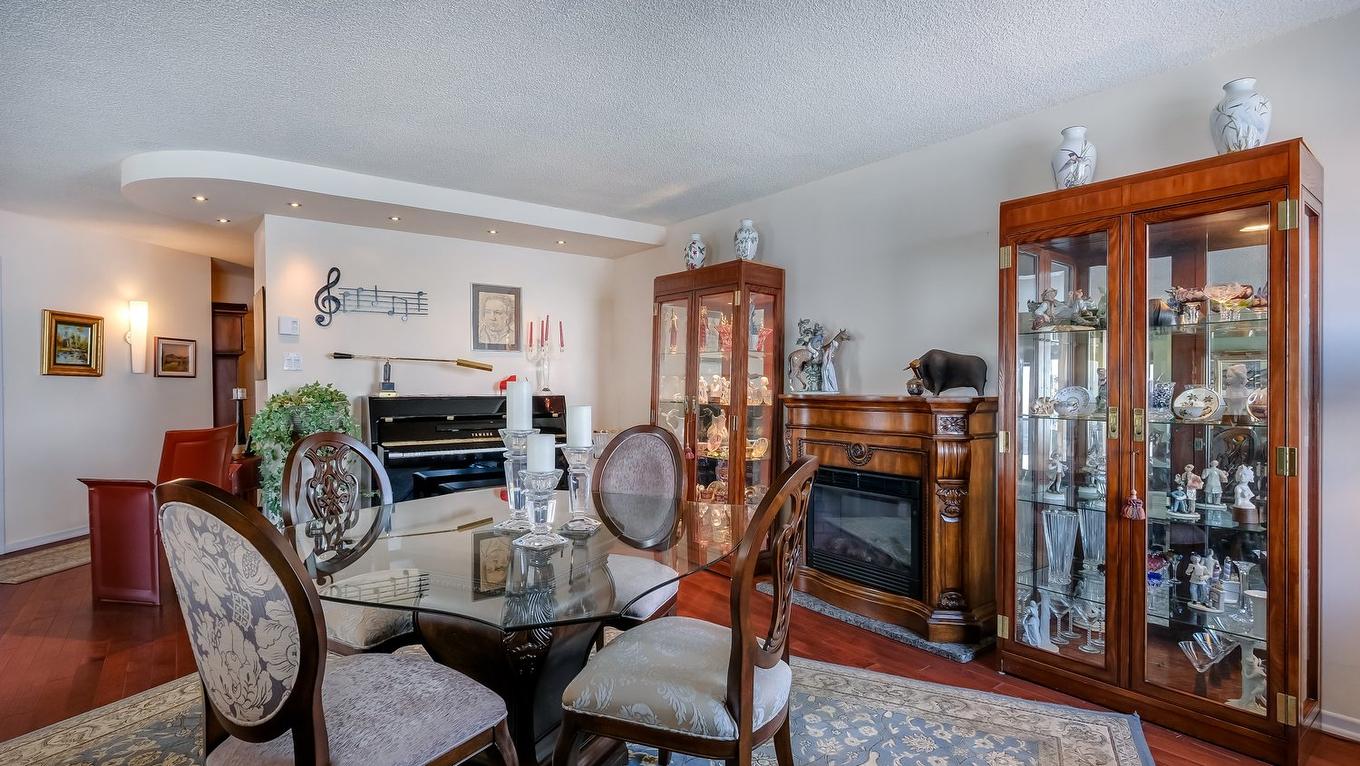 Salle à manger - 1507-70 Rue De La Barre, Longueuil (Le Vieux-Longueuil), QC - Indoor Photo Showing Dining Room With Fireplace