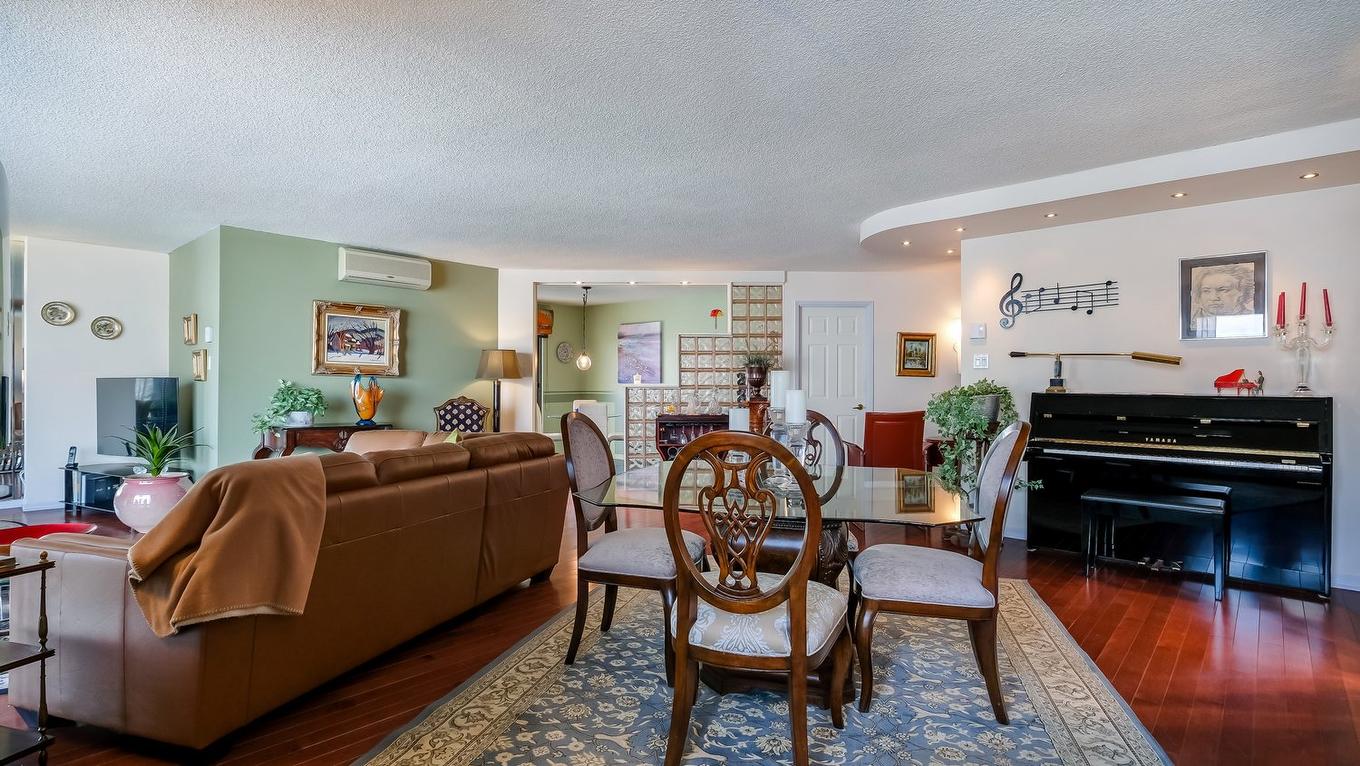 Salle à manger - 1507-70 Rue De La Barre, Longueuil (Le Vieux-Longueuil), QC - Indoor Photo Showing Living Room