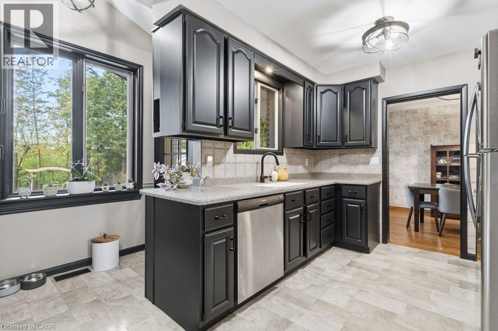 5119 Cherryhill Crescent, Burlington, ON - Indoor Photo Showing Kitchen