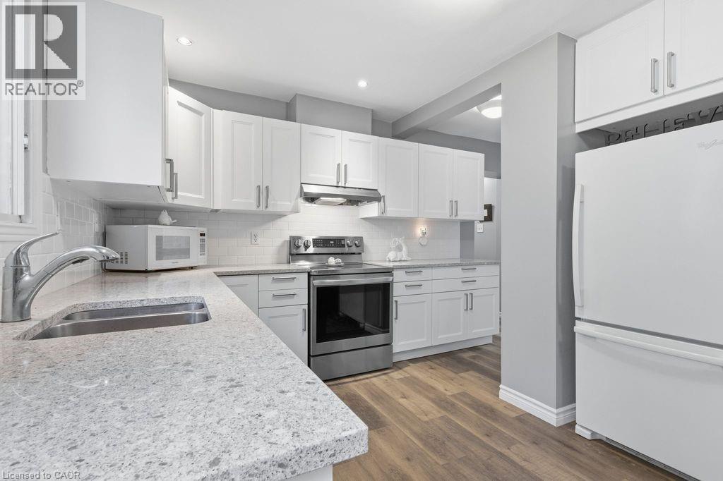 5119 Cherryhill Crescent, Burlington, ON - Indoor Photo Showing Kitchen With Double Sink