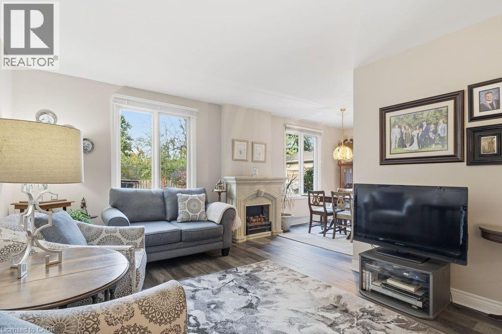 5119 Cherryhill Crescent, Burlington, ON - Indoor Photo Showing Living Room With Fireplace