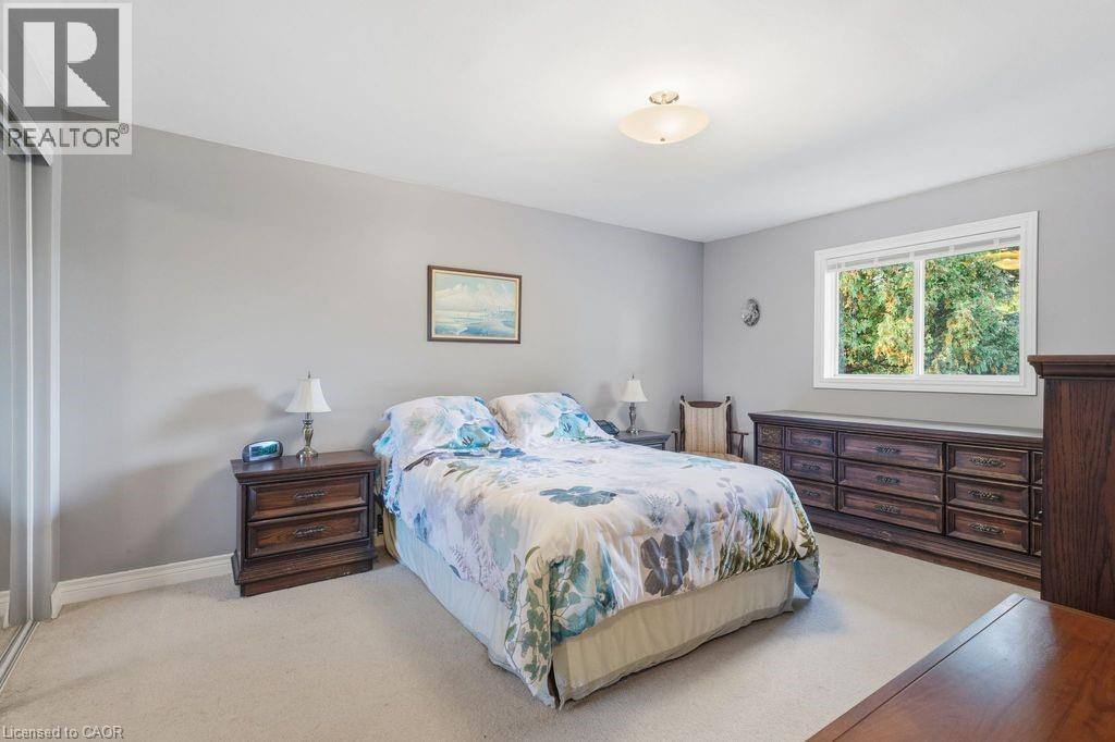 5119 Cherryhill Crescent, Burlington, ON - Indoor Photo Showing Bedroom