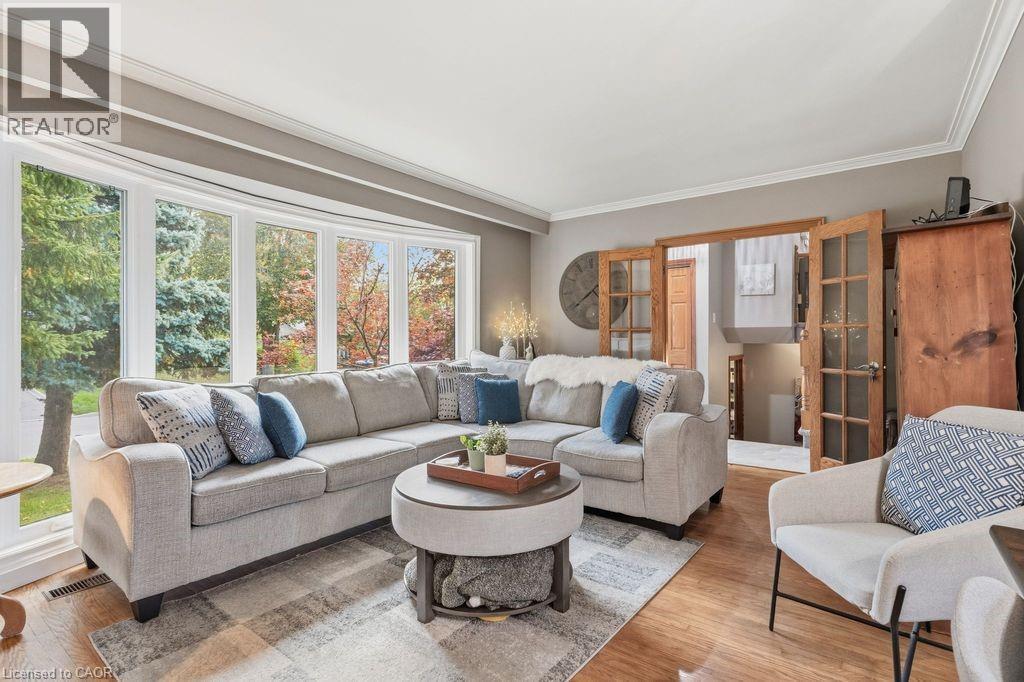 5119 Cherryhill Crescent, Burlington, ON - Indoor Photo Showing Living Room