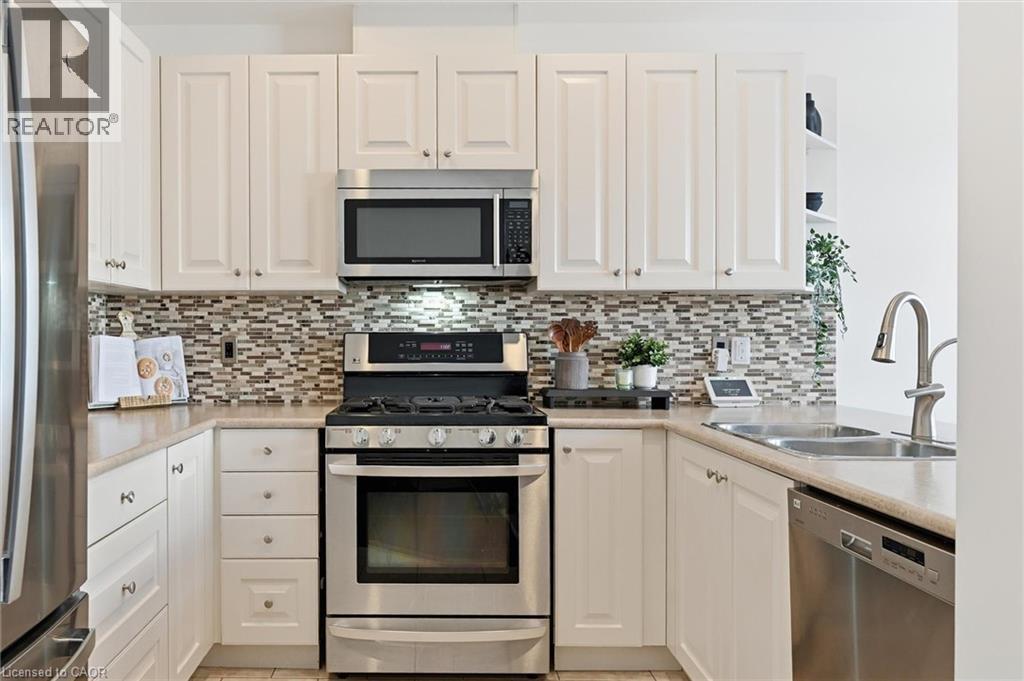 45 Browview Drive, Waterdown, ON - Indoor Photo Showing Kitchen With Stainless Steel Kitchen With Double Sink With Upgraded Kitchen