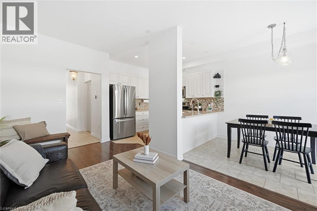 45 Browview Drive, Waterdown, ON - Indoor Photo Showing Living Room