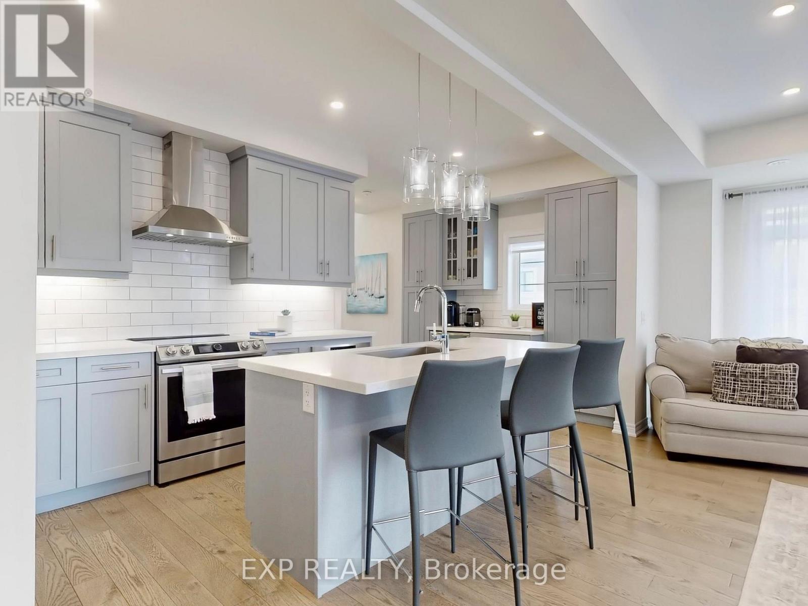58 Elkington Crescent, Whitby, ON - Indoor Photo Showing Kitchen With Stainless Steel Kitchen With Upgraded Kitchen