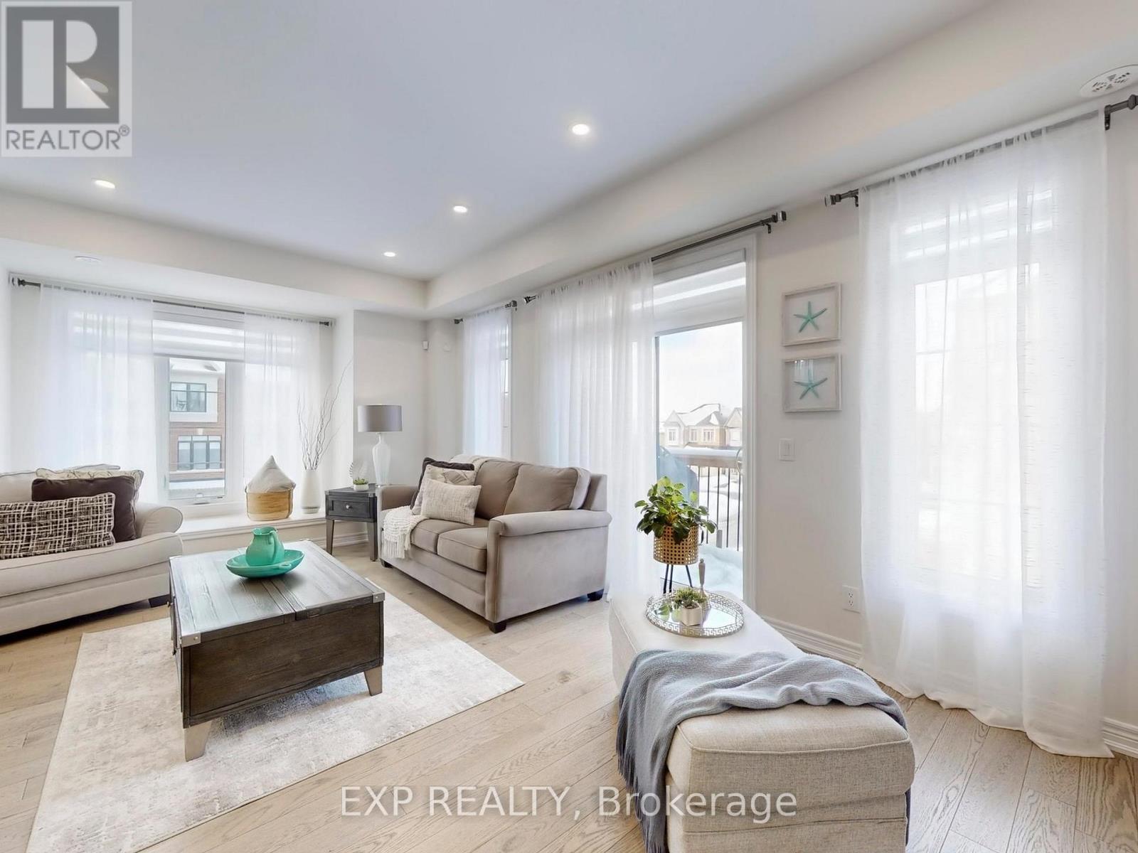 58 Elkington Crescent, Whitby, ON - Indoor Photo Showing Living Room