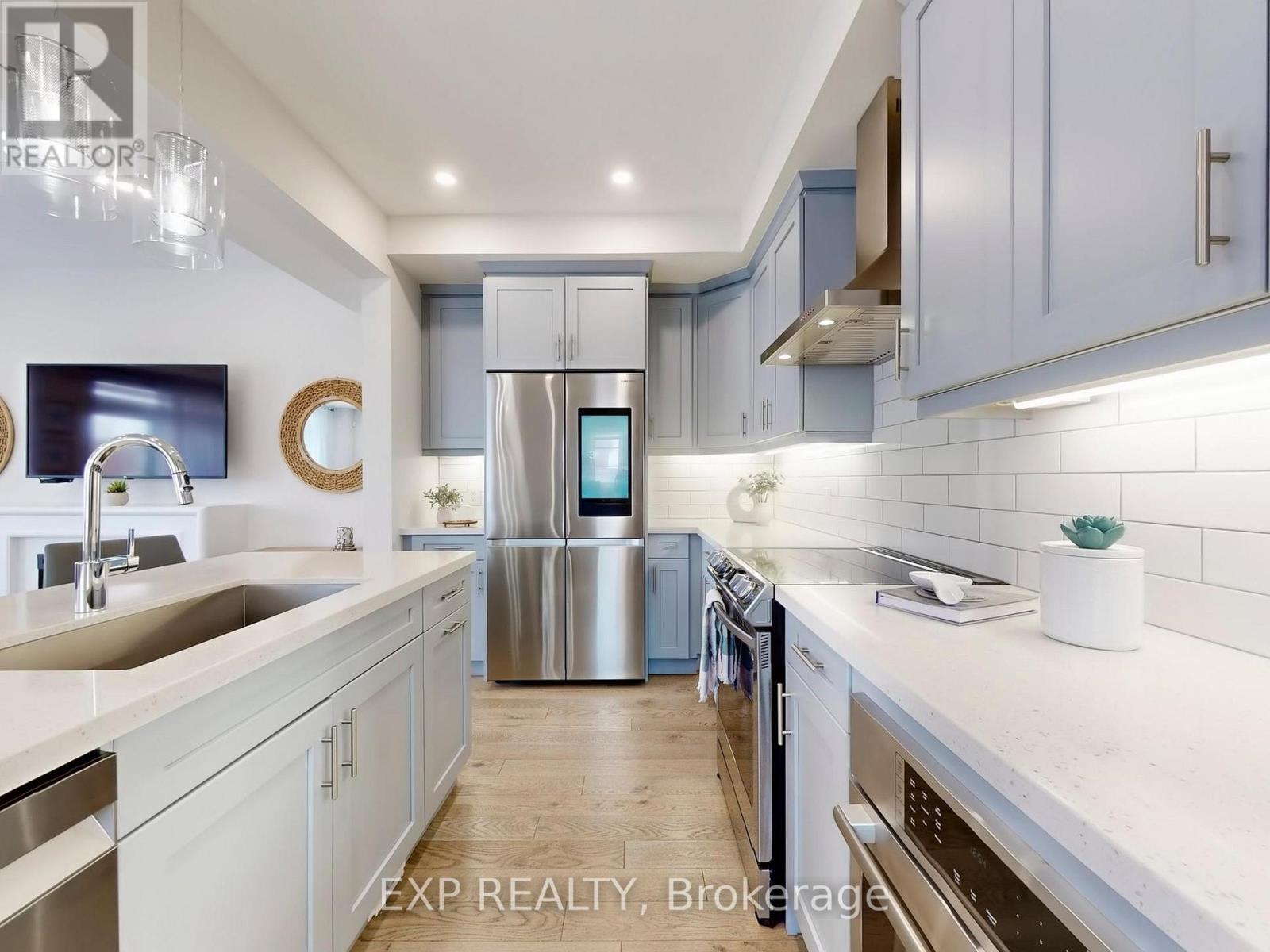 58 Elkington Crescent, Whitby, ON - Indoor Photo Showing Kitchen With Stainless Steel Kitchen With Upgraded Kitchen