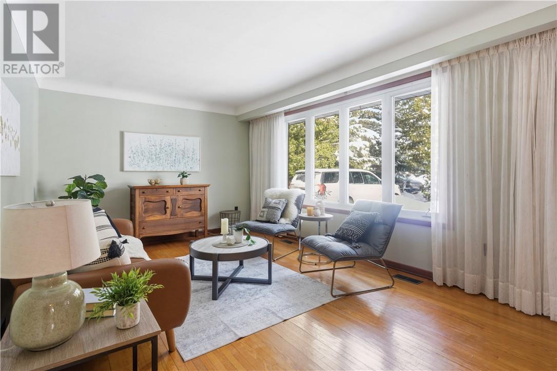 2737 Rockwood Drive, Sudbury, ON - Indoor Photo Showing Living Room