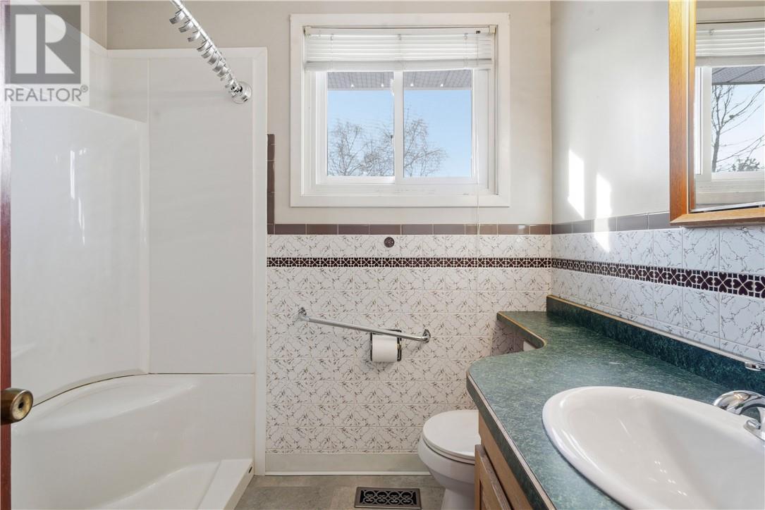 2737 Rockwood Drive, Sudbury, ON - Indoor Photo Showing Bathroom