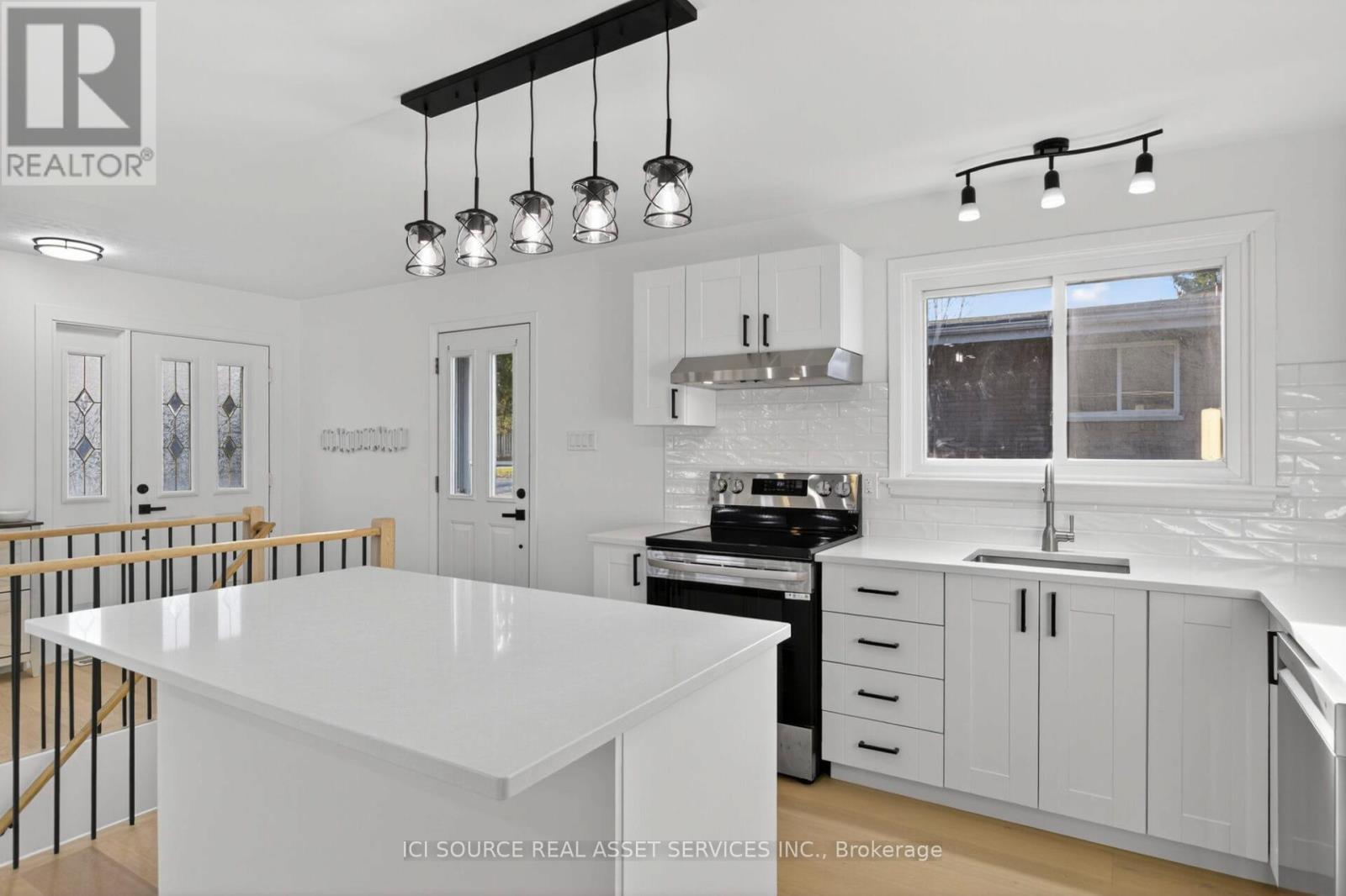 1092 Glendale Drive, Peterborough, ON - Indoor Photo Showing Kitchen With Upgraded Kitchen