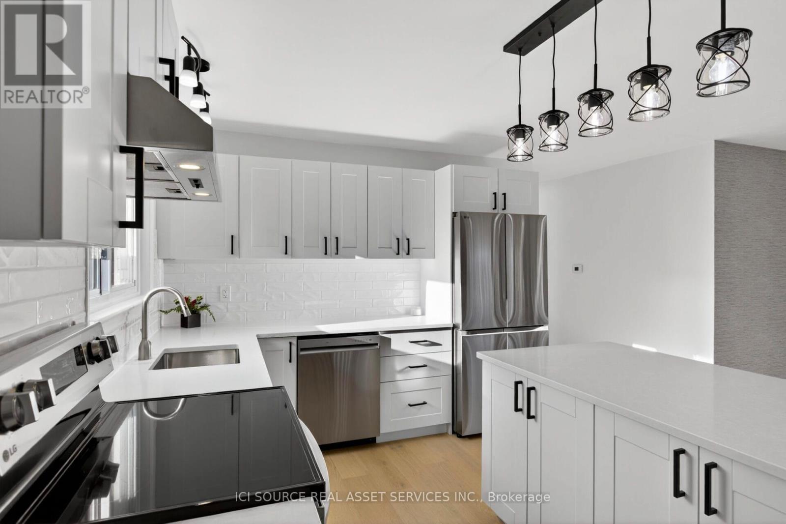 1092 Glendale Drive, Peterborough, ON - Indoor Photo Showing Kitchen With Stainless Steel Kitchen With Upgraded Kitchen