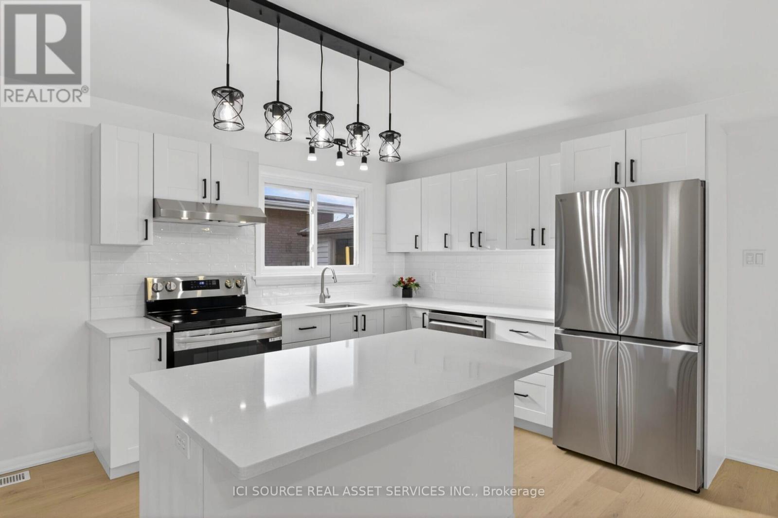 1092 Glendale Drive, Peterborough, ON - Indoor Photo Showing Kitchen With Stainless Steel Kitchen With Upgraded Kitchen