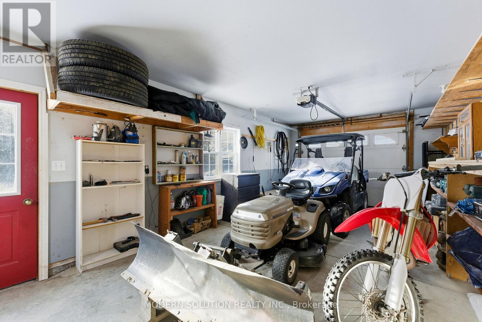 510 Quin-Mo-Lac Road, Centre Hastings, ON - Indoor Photo Showing Garage
