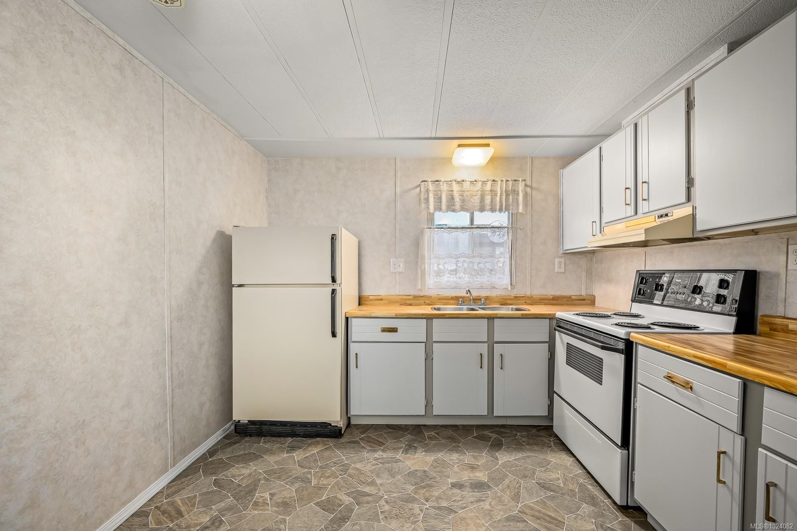 33-390 Cowichan Ave, Courtenay, BC