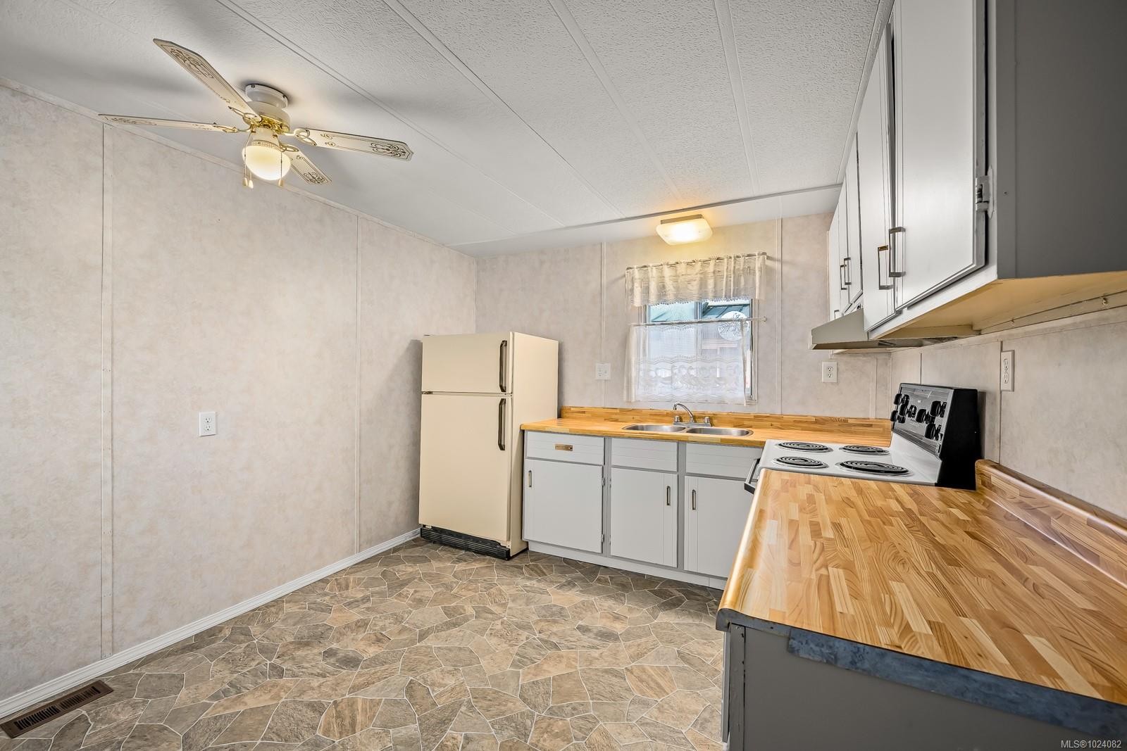 33-390 Cowichan Ave, Courtenay, BC