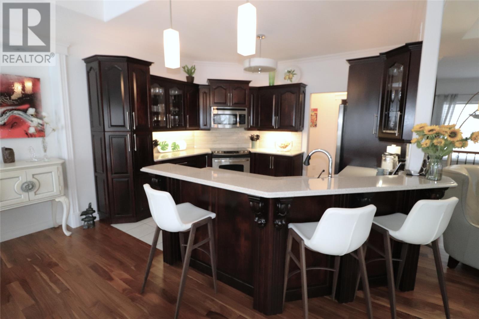 21 Lakeshore Drive, Pasadena, NL - Indoor