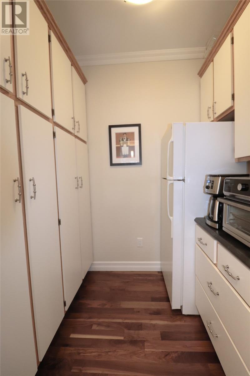 21 Lakeshore Drive, Pasadena, NL - Indoor