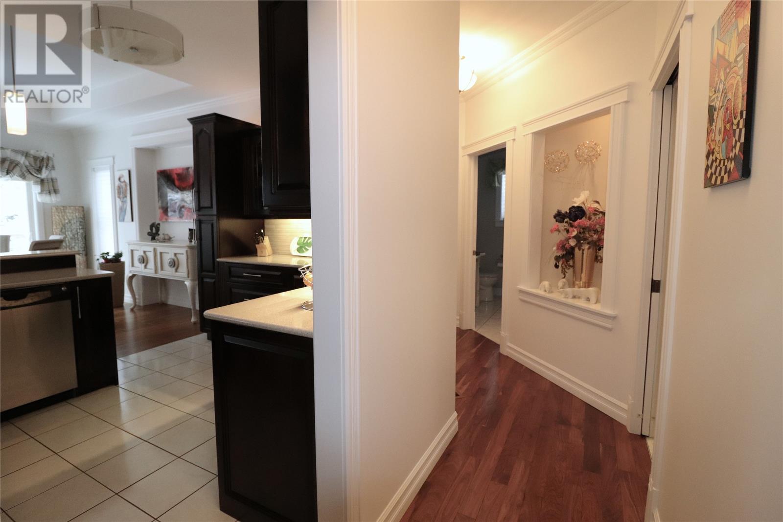 21 Lakeshore Drive, Pasadena, NL - Indoor