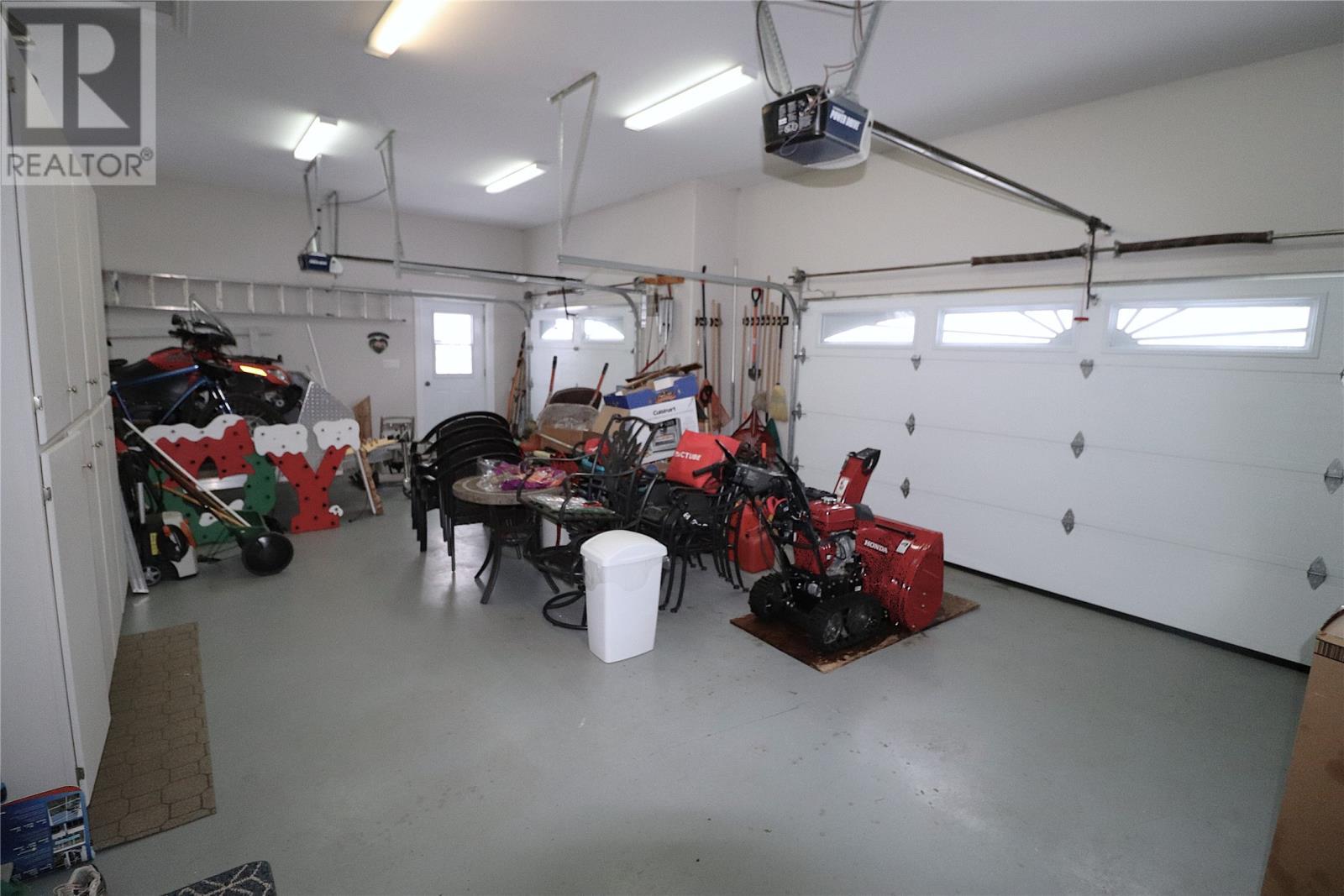 21 Lakeshore Drive, Pasadena, NL - Indoor Photo Showing Garage