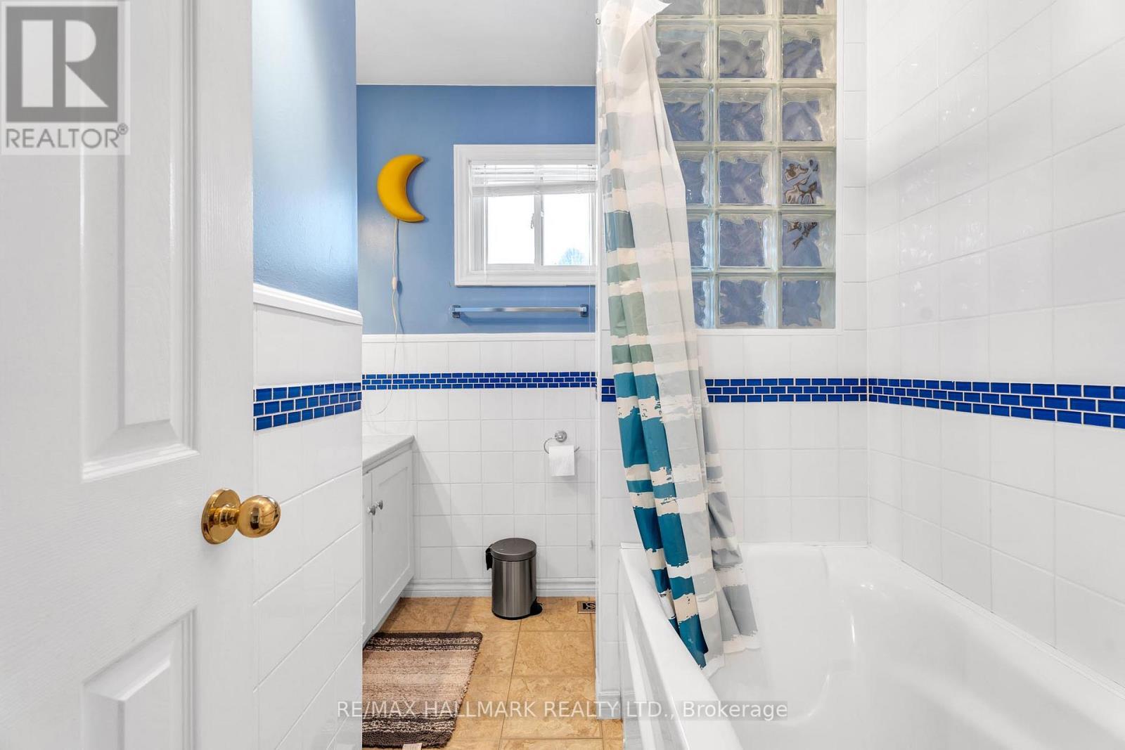 235 Kemano Road, Aurora, ON - Indoor Photo Showing Bathroom
