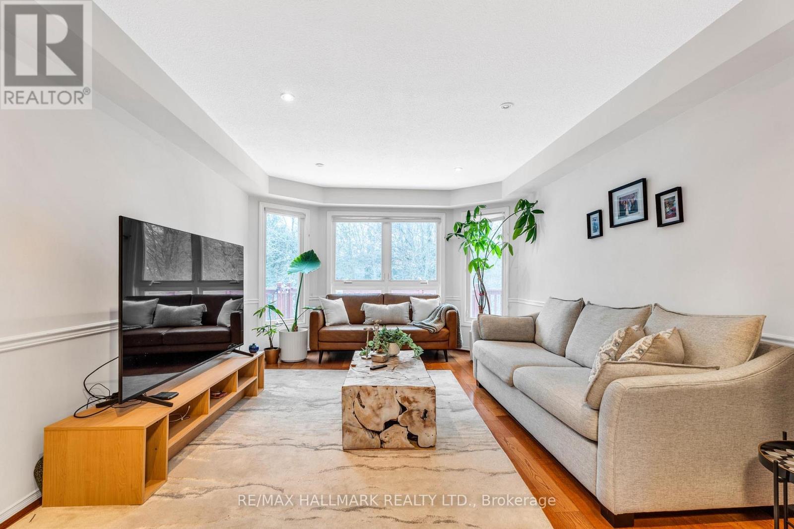 235 Kemano Road, Aurora, ON - Indoor Photo Showing Living Room