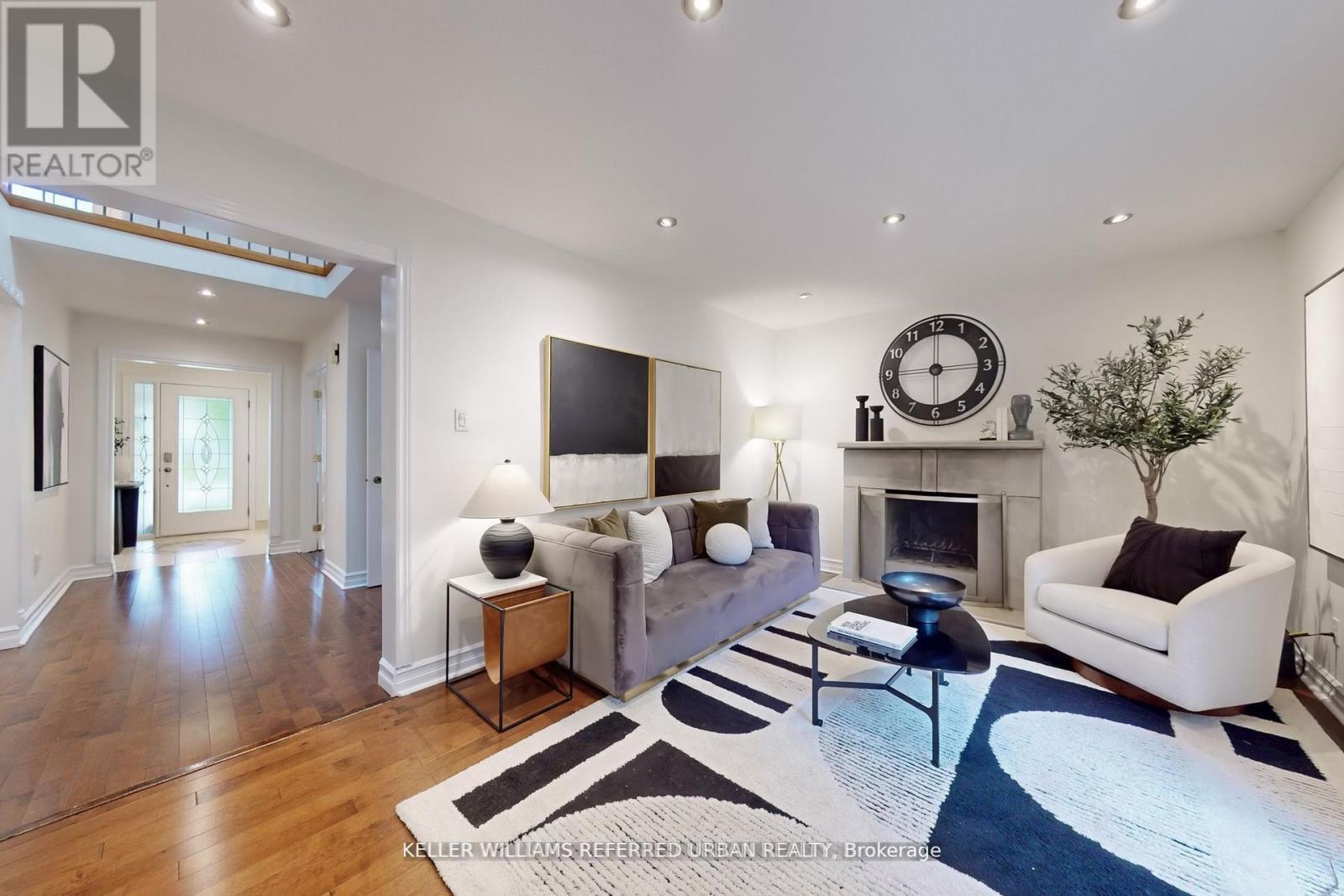 158 Walton Drive, Aurora, ON - Indoor Photo Showing Living Room With Fireplace