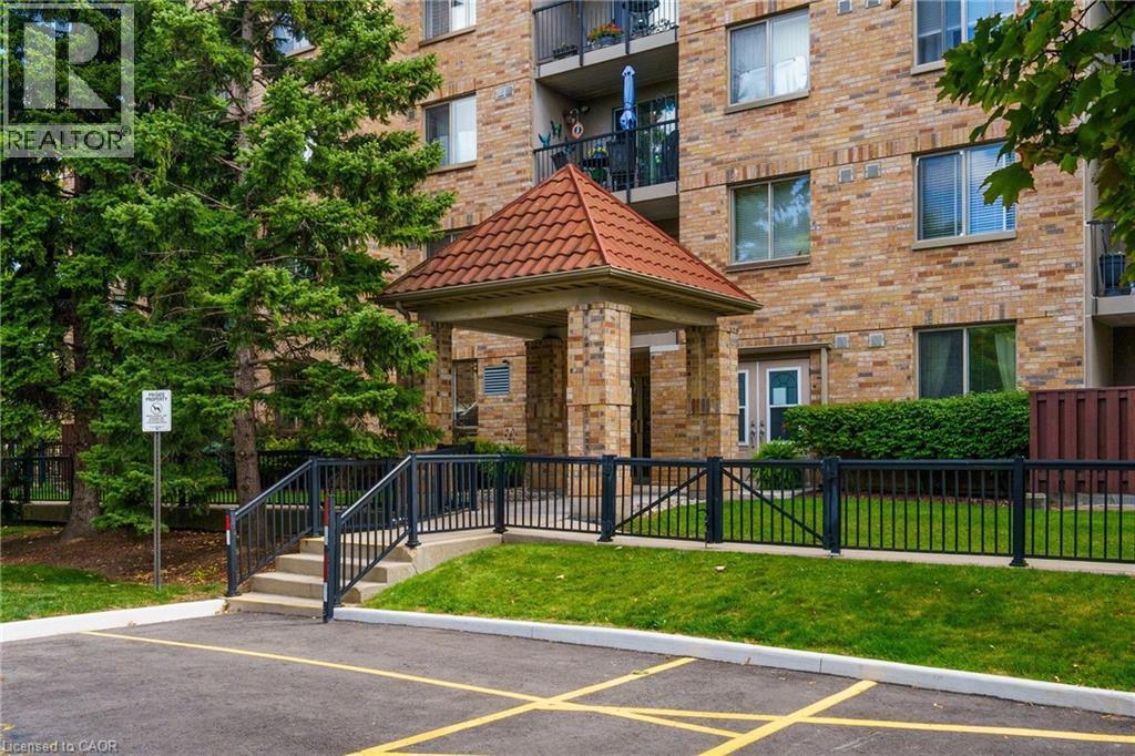 3499 Upper Middle Road Unit# 211, Burlington, ON - Outdoor With Balcony