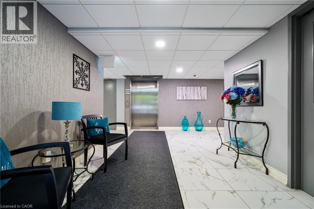 3499 Upper Middle Road Unit# 211, Burlington, ON - Indoor