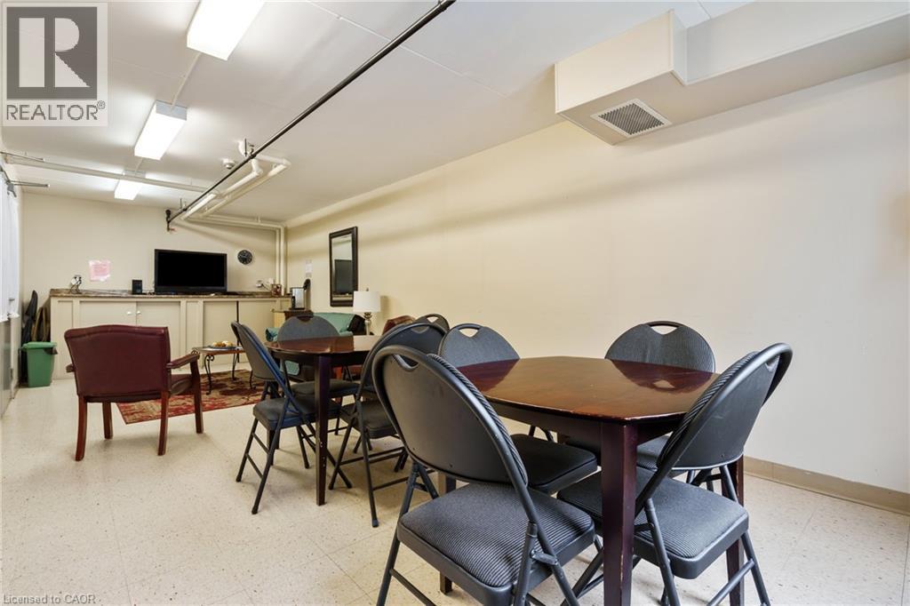 3499 Upper Middle Road Unit# 211, Burlington, ON - Indoor Photo Showing Dining Room