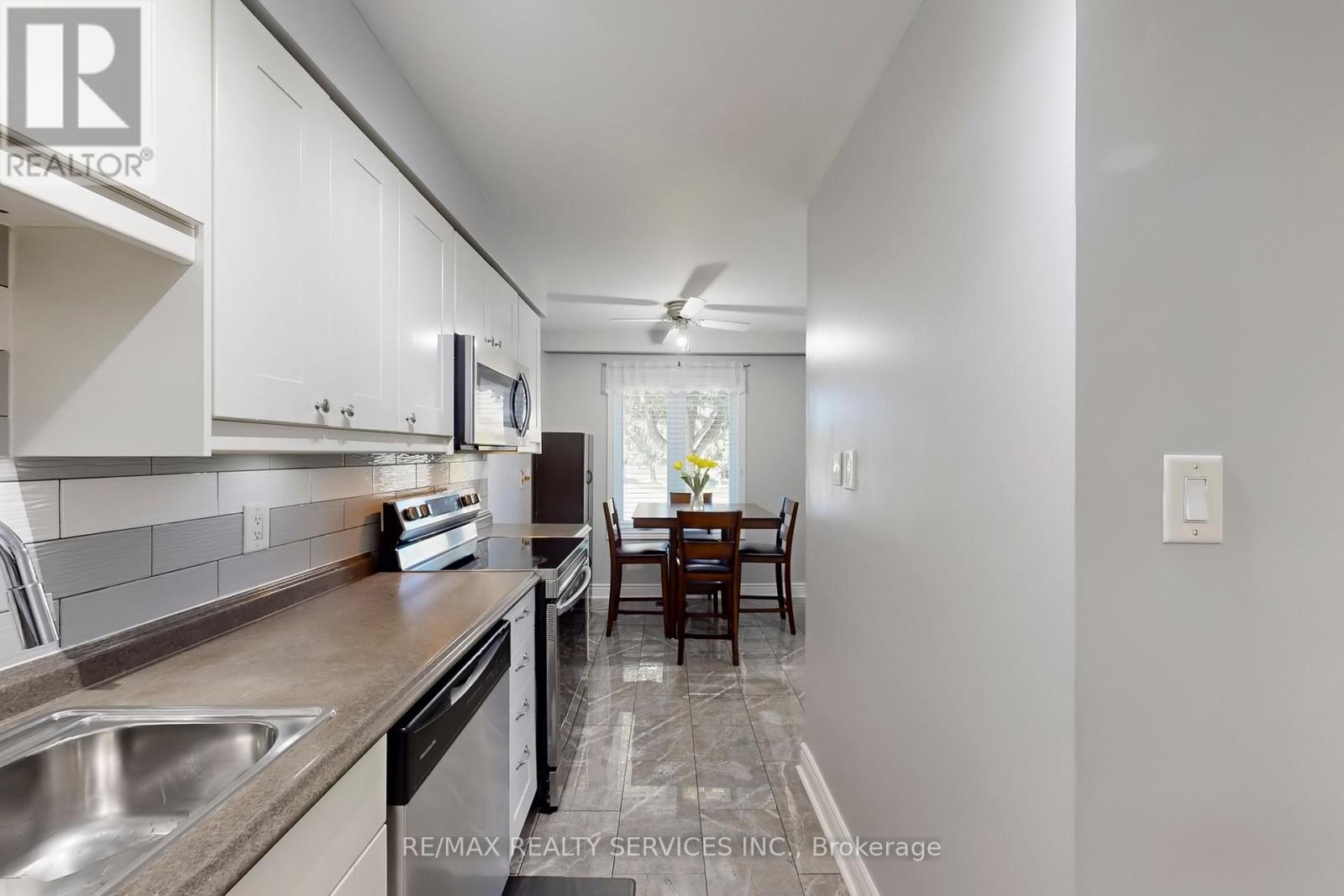 14 Bryant Court, Brampton, ON - Indoor Photo Showing Kitchen