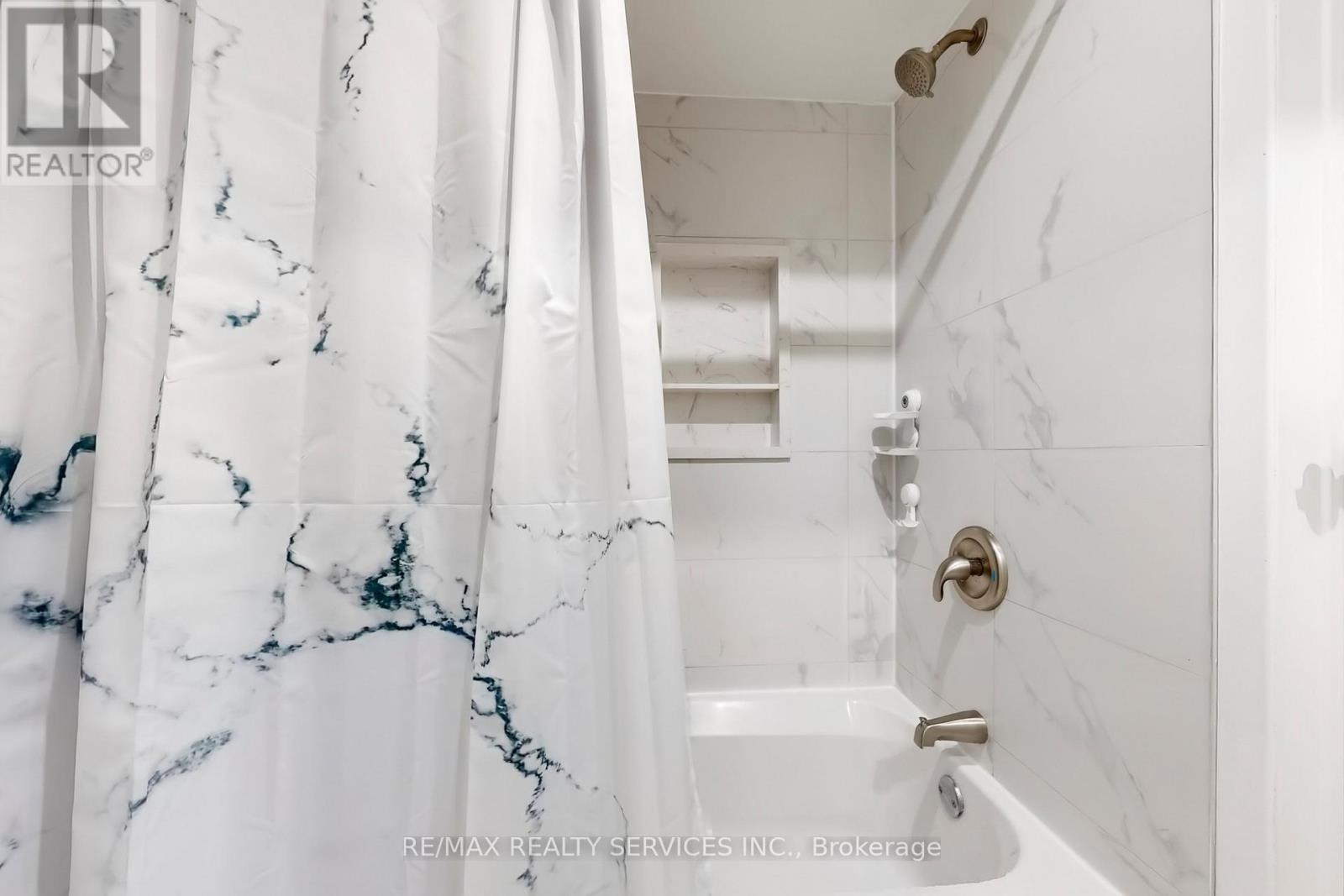 14 Bryant Court, Brampton, ON - Indoor Photo Showing Bathroom