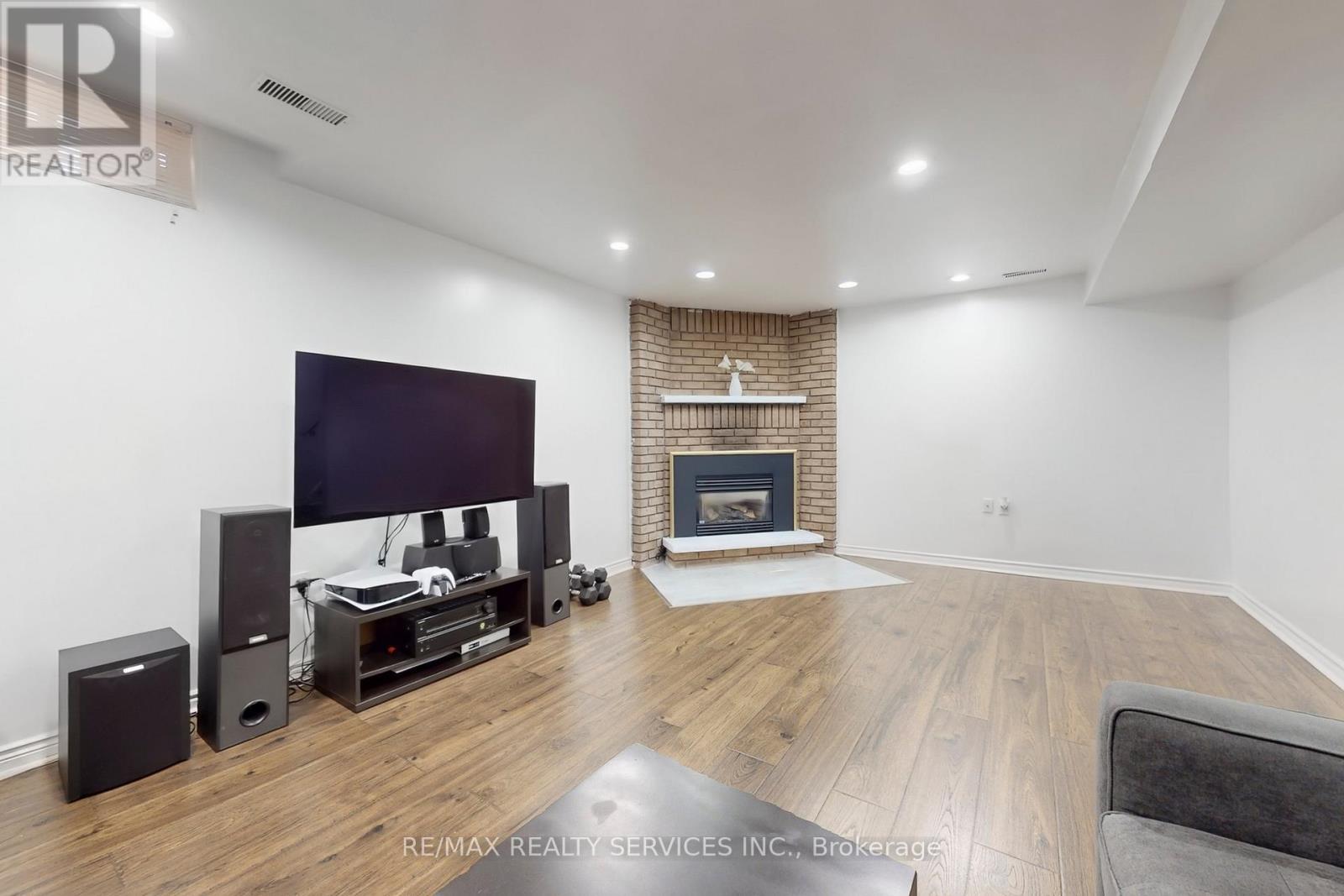 14 Bryant Court, Brampton, ON - Indoor With Fireplace