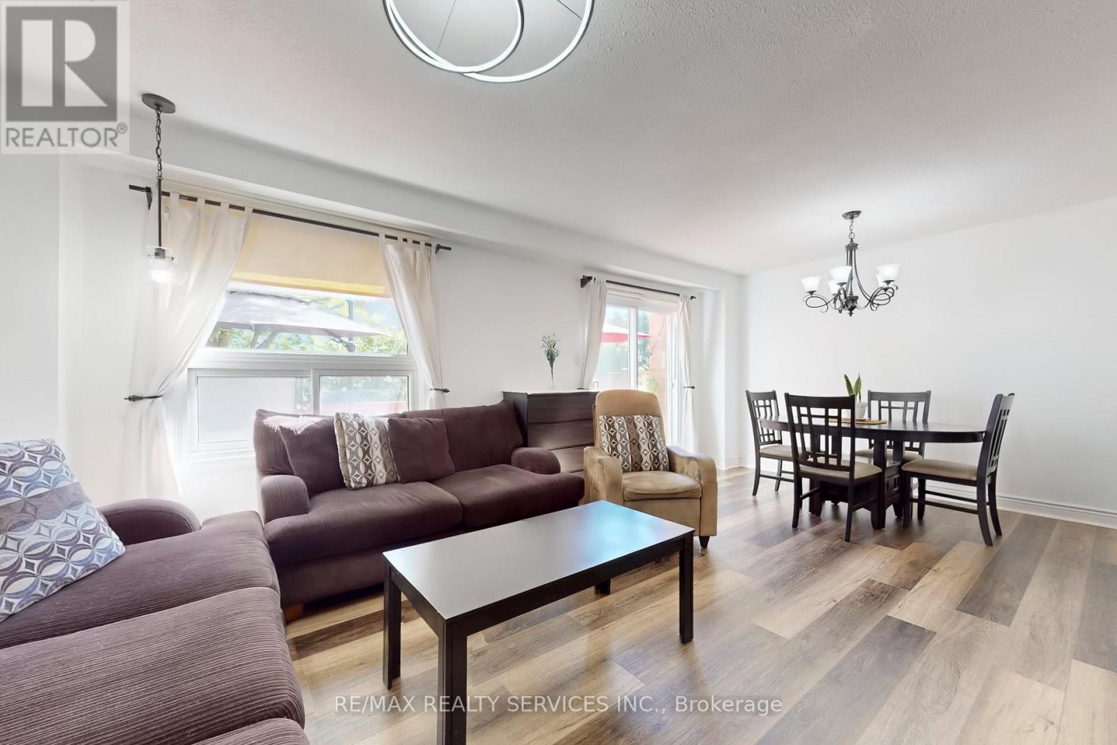 14 Bryant Court, Brampton, ON - Indoor Photo Showing Living Room