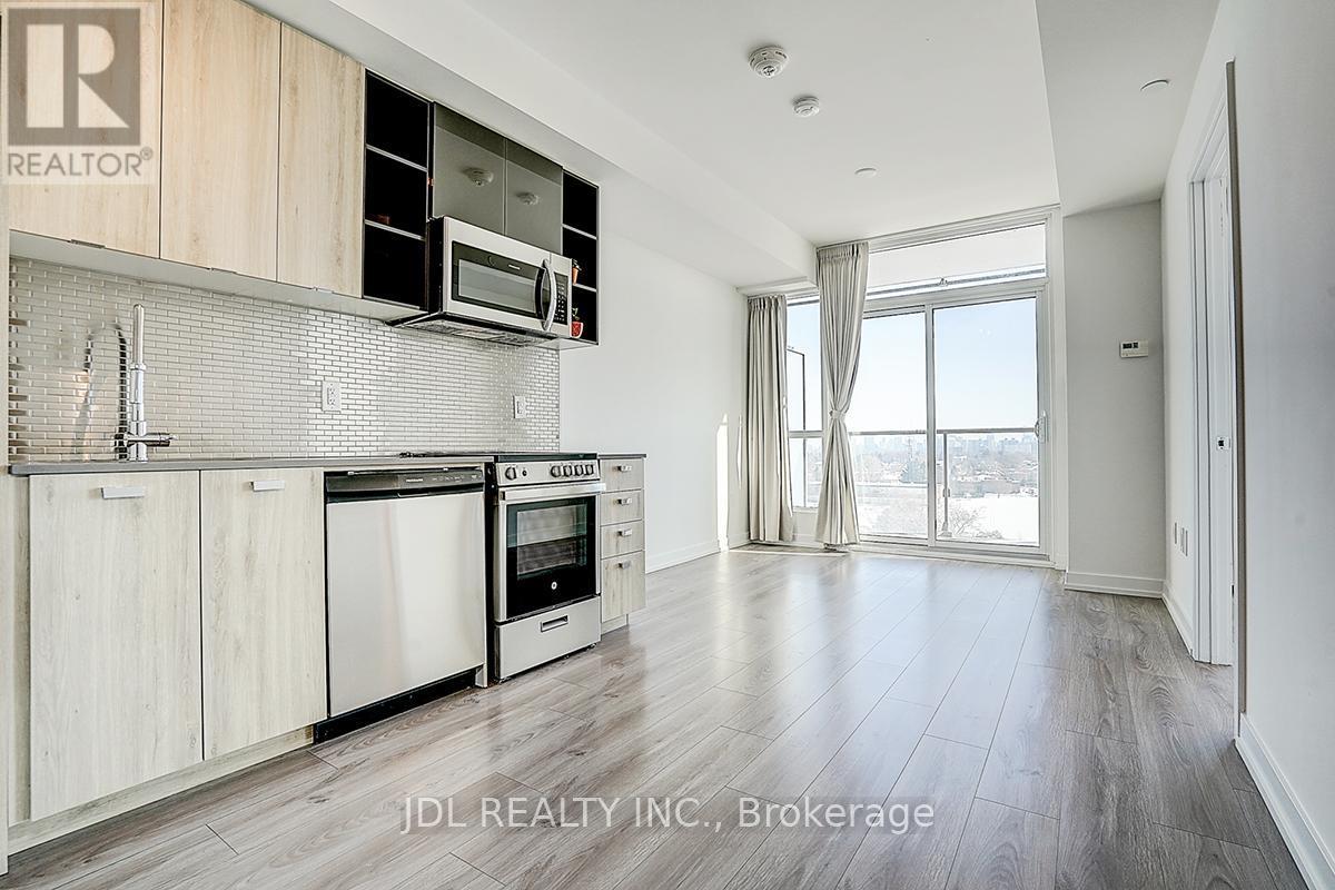 808 - 10 De Boers Drive, Toronto, ON - Indoor Photo Showing Kitchen With Upgraded Kitchen