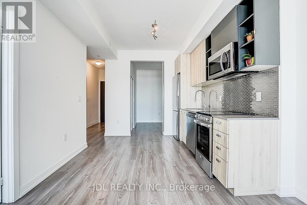 808 - 10 De Boers Drive, Toronto, ON - Indoor Photo Showing Kitchen