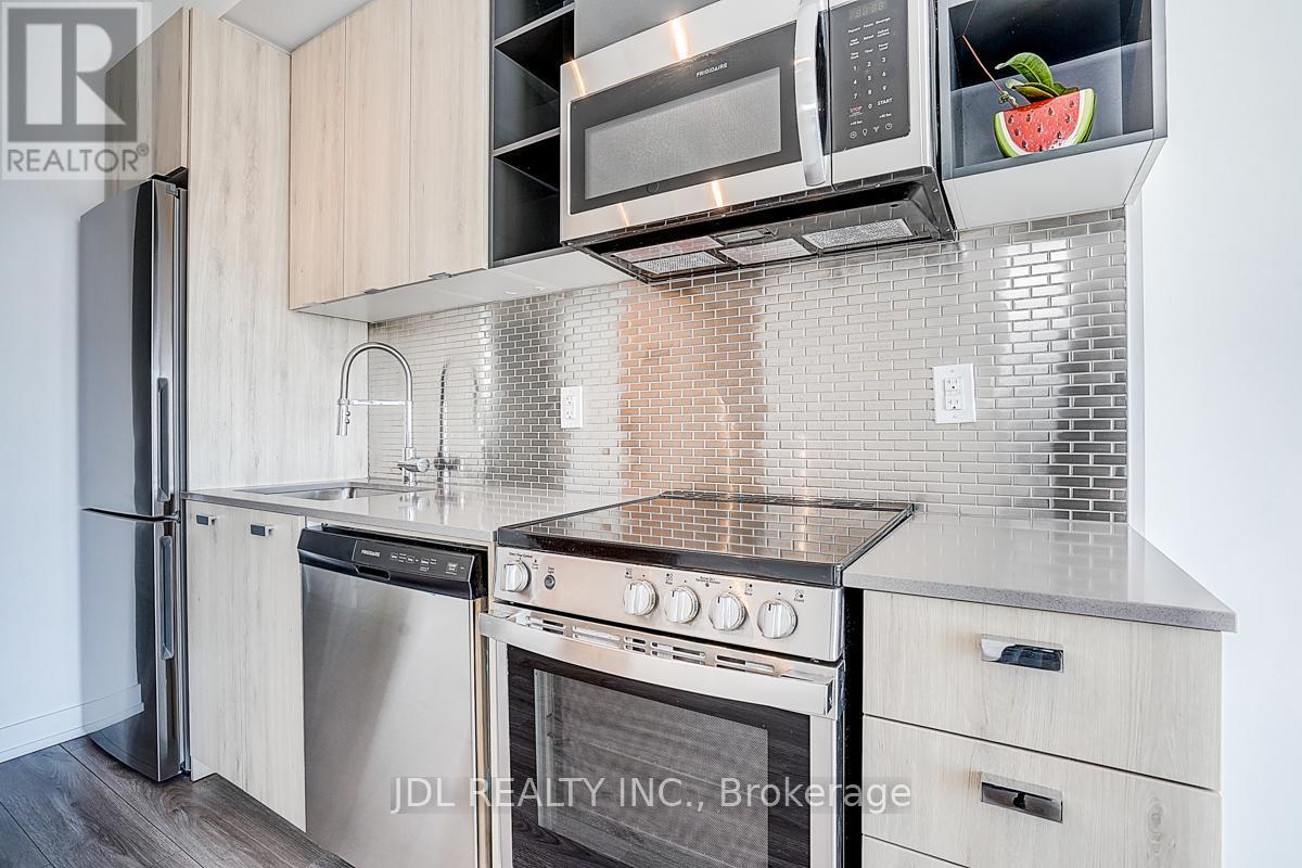 808 - 10 De Boers Drive, Toronto, ON - Indoor Photo Showing Kitchen With Upgraded Kitchen