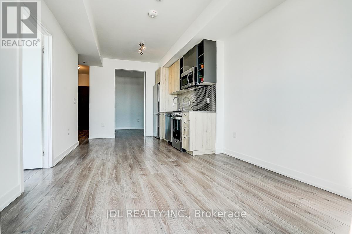 808 - 10 De Boers Drive, Toronto, ON - Indoor Photo Showing Kitchen