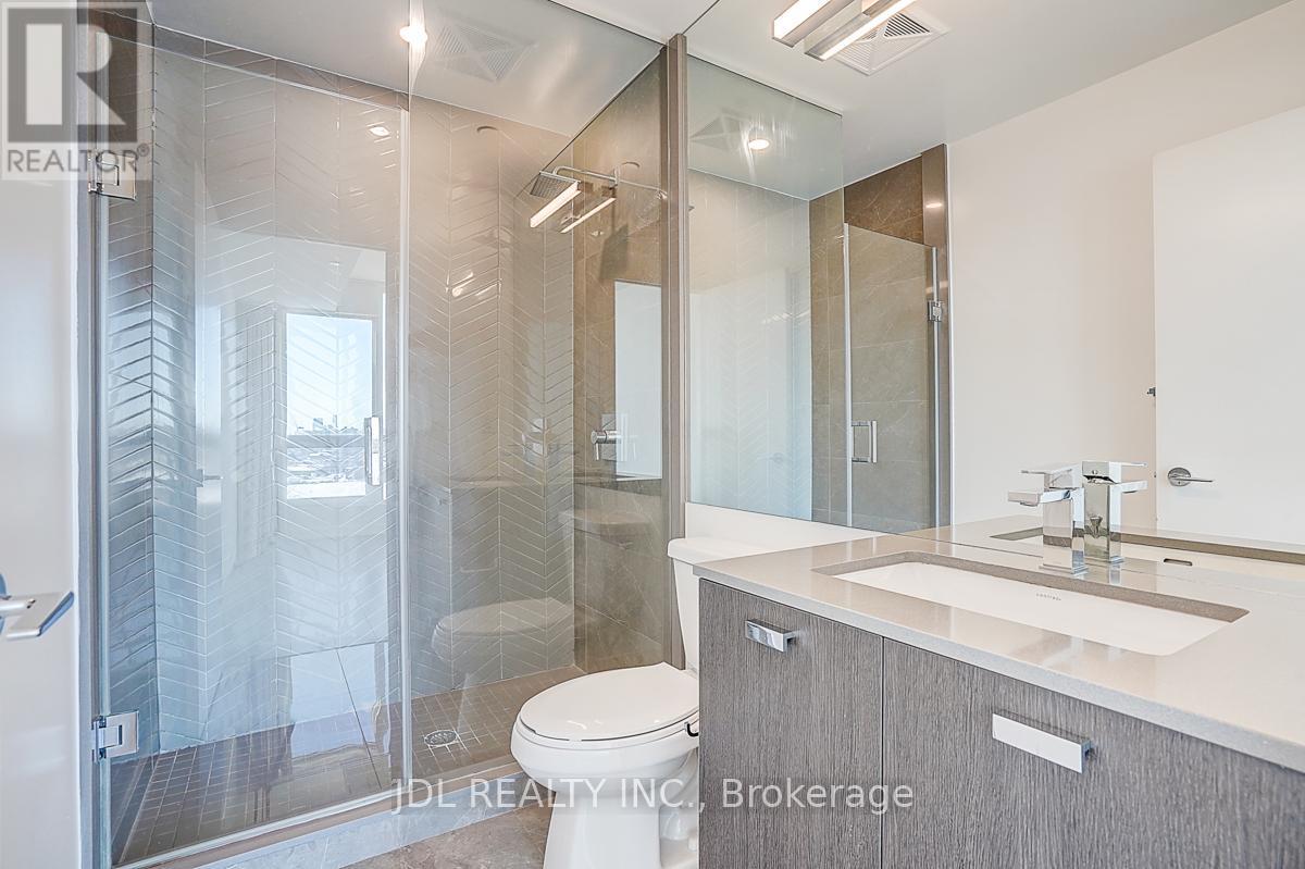 808 - 10 De Boers Drive, Toronto, ON - Indoor Photo Showing Bathroom