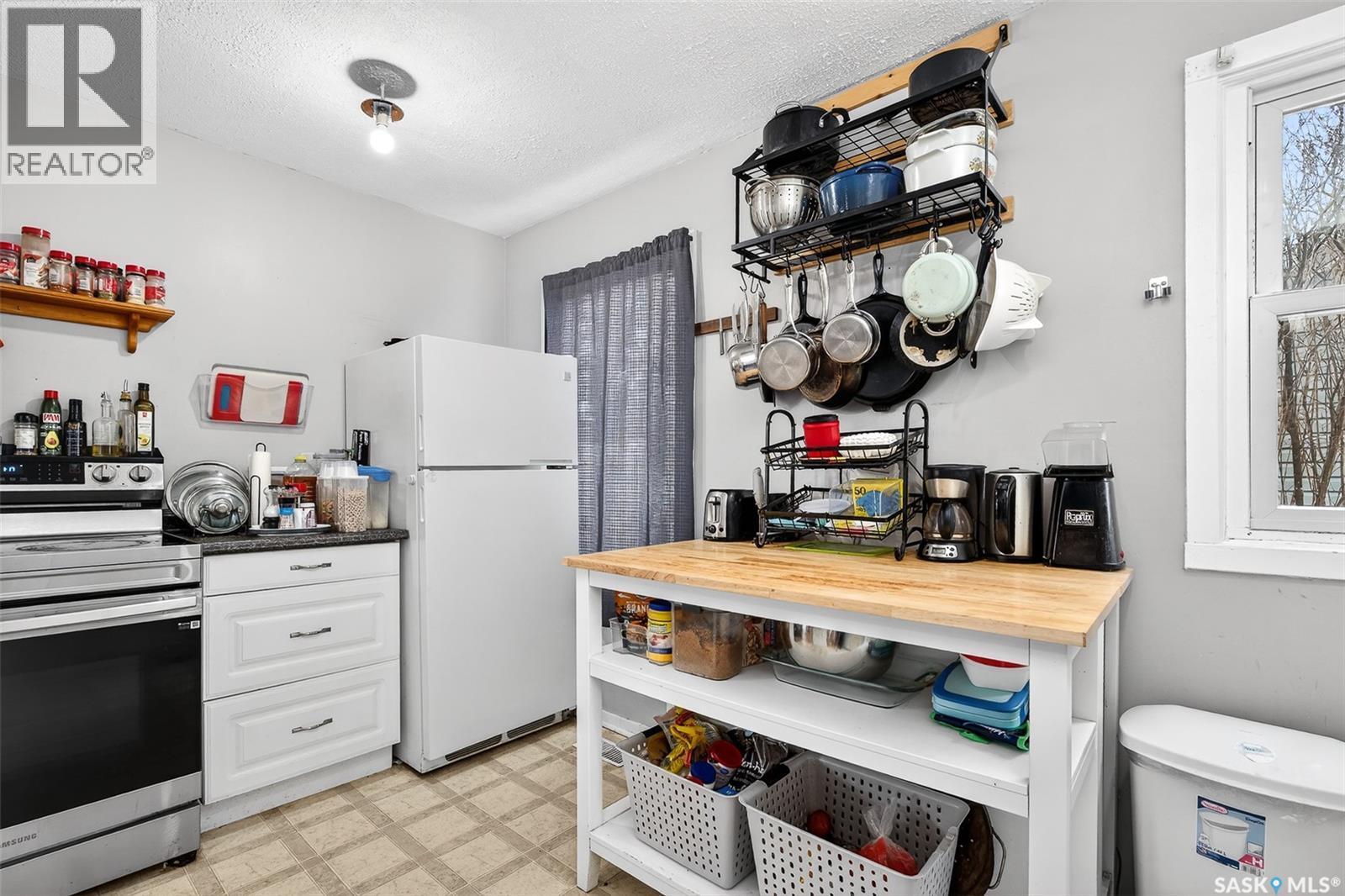 515 Coteau Street W, Moose Jaw, SK - Indoor Photo Showing Kitchen