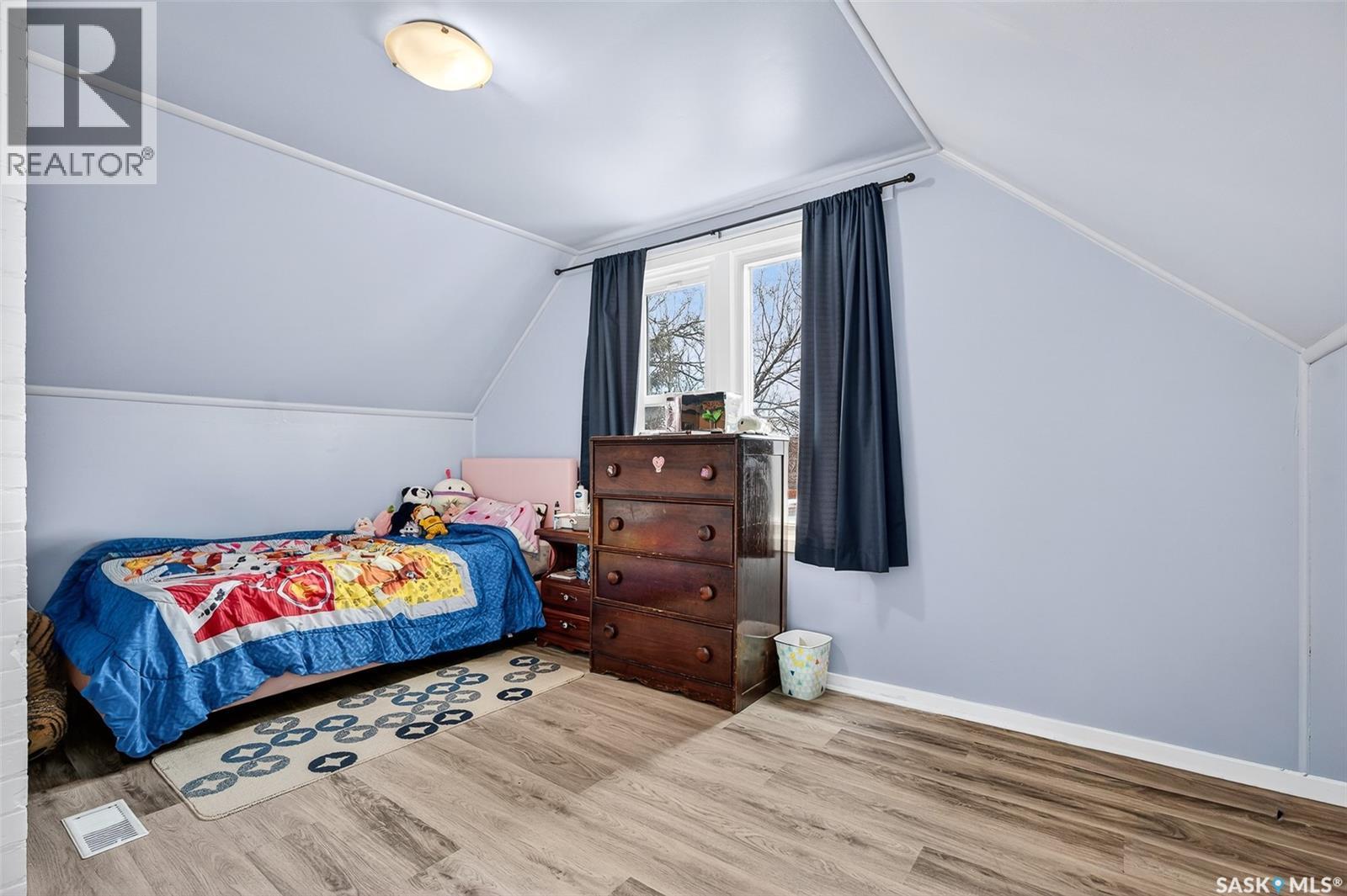 515 Coteau Street W, Moose Jaw, SK - Indoor Photo Showing Bedroom